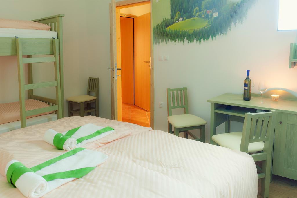 Guesthouse Macesen Сподня-Сорица Номер фото